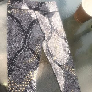 Capri leggings with design